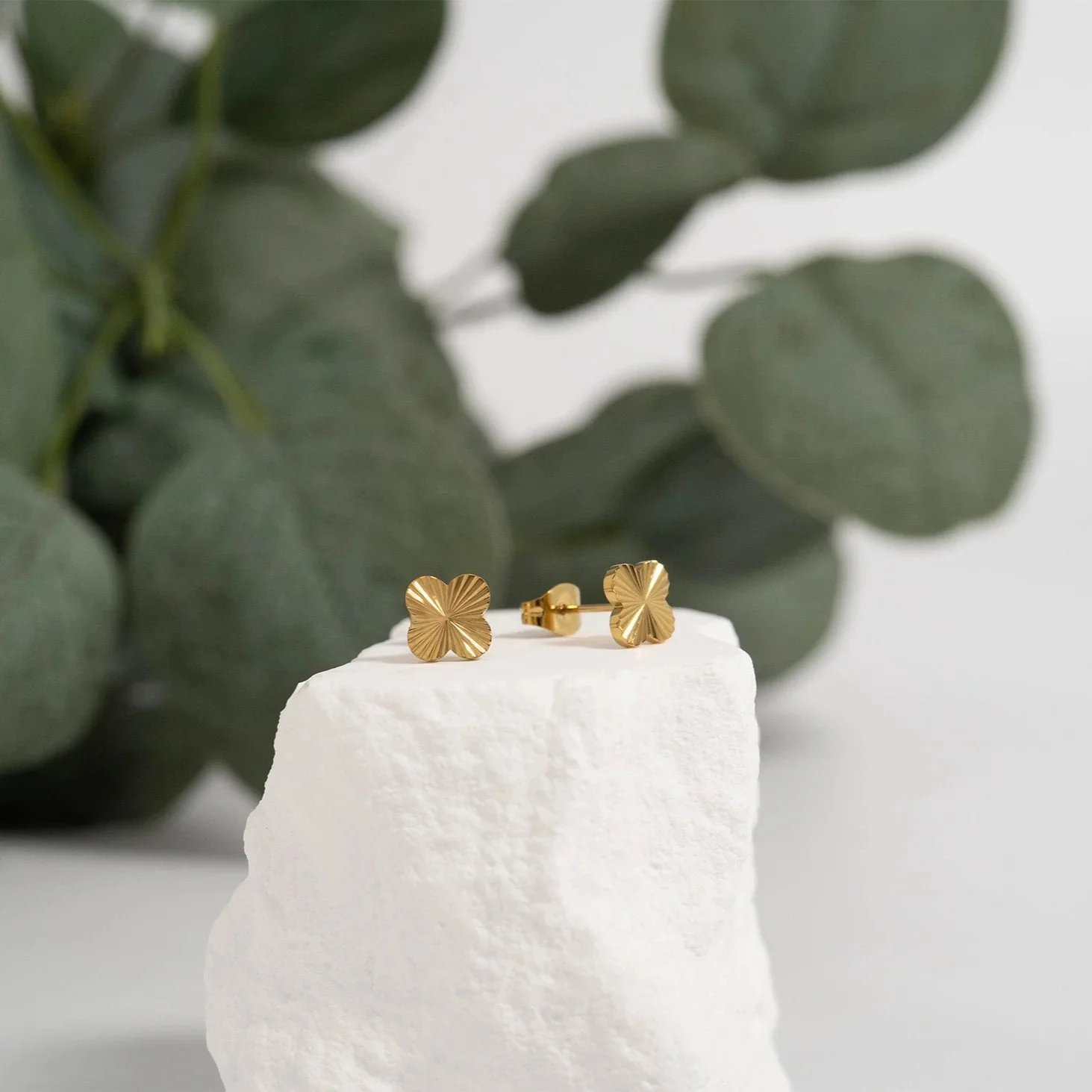 18K Gold PVD Clover Stud Earrings - Image 3