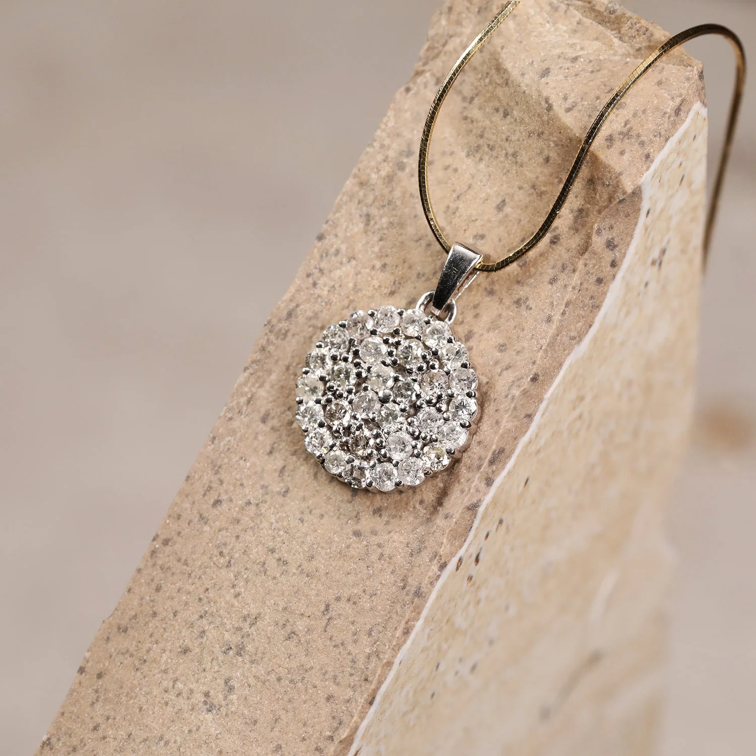 Cluster Pendant 30 Diamond - Image 4