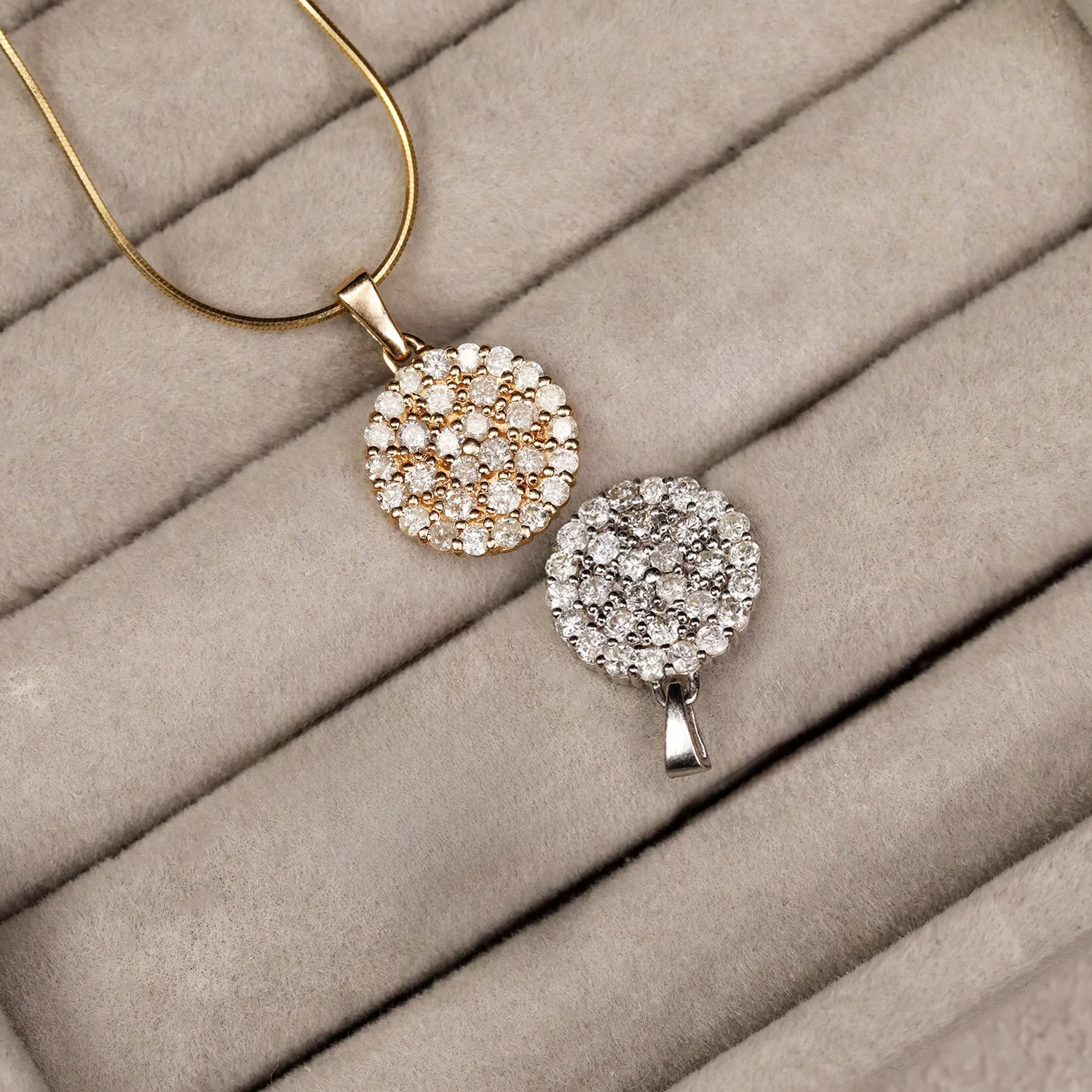 Cluster Pendant 30 Diamond - Image 5